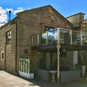 Coach House Workshop Holiday home Cowling
